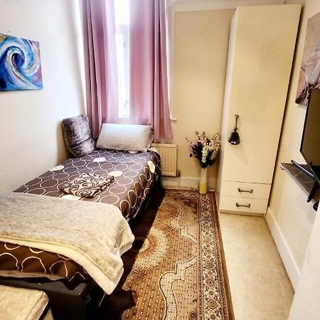 Monalisa Single Room Near Edgware Station Dış mekan fotoğraf